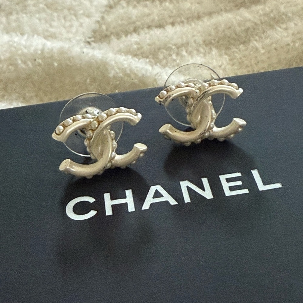 Chanel interlocking CC white stud earrings